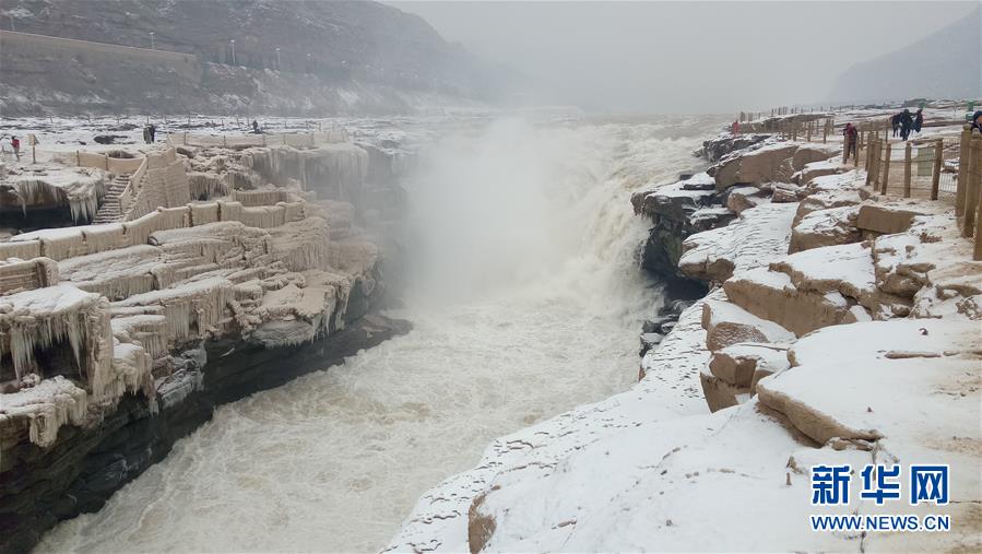 壶口瀑布迎降雪