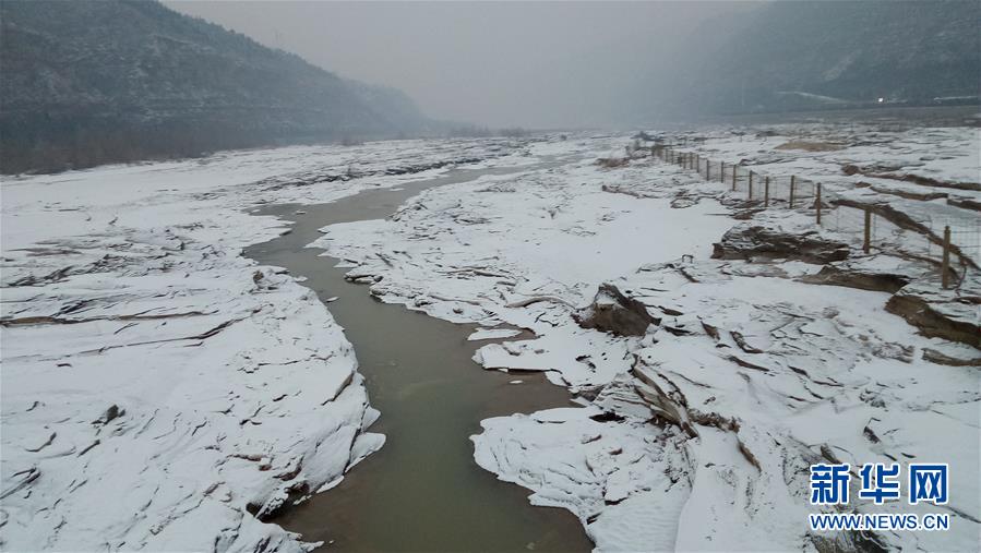 壶口瀑布迎降雪