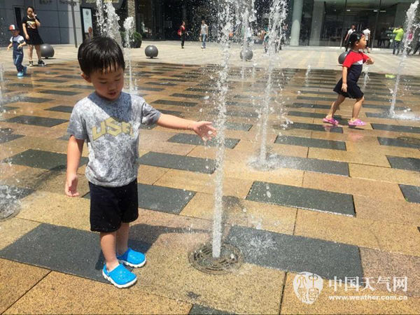 暴雨再袭江南华南 内蒙古东北全国最热