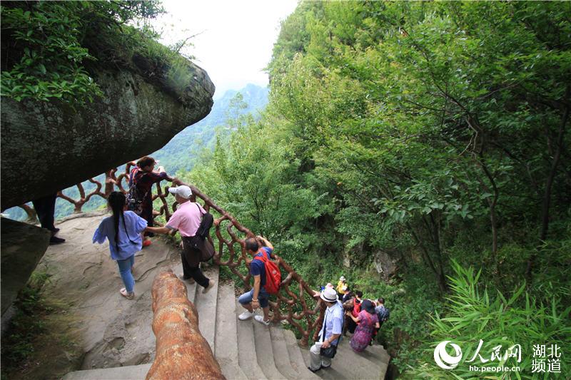 湖北利川苏马荡进入避暑旅游高锋期