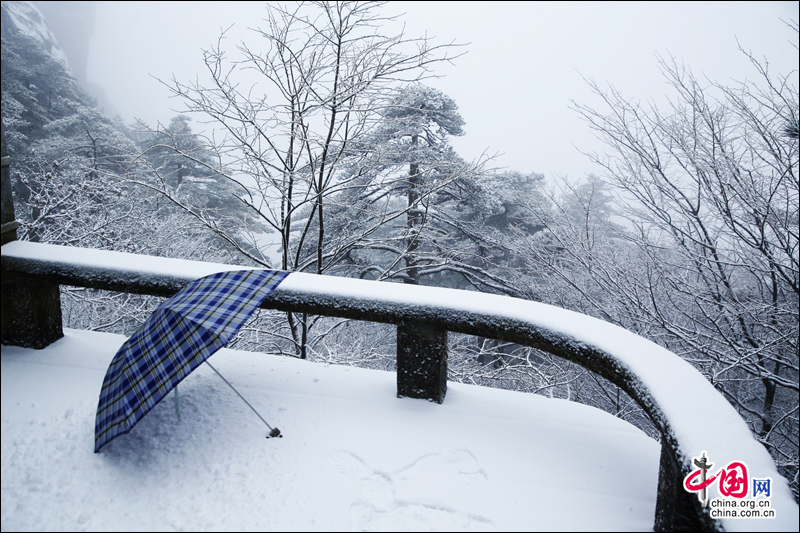 黄山风景区入冬以来第一场雪如期而至