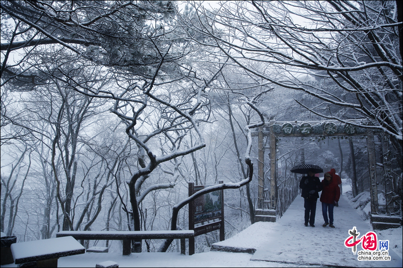 黄山风景区入冬以来第一场雪如期而至