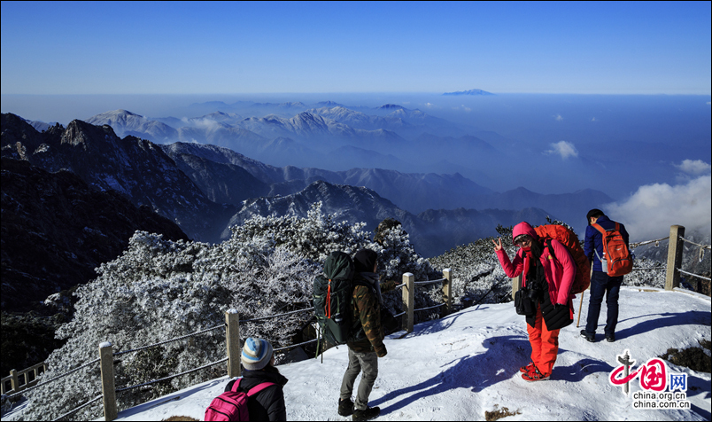 雪霁黄山：弥天云母帐 匝地水晶栊