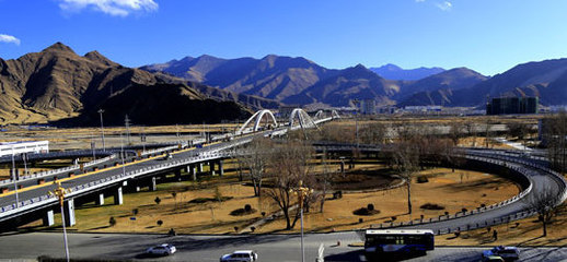 当代西藏发展进步的历史道路