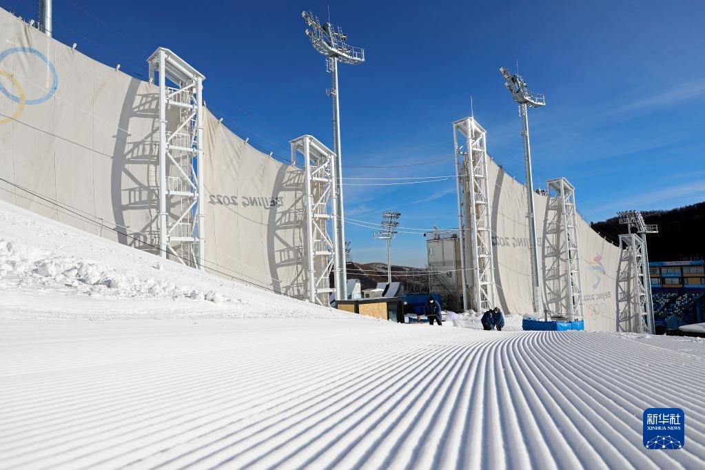 河北张家口：防风墙亮相冬奥赛场云顶滑雪公园