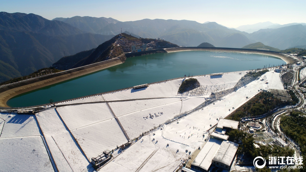 安吉：江南天池滑雪场开滑喽