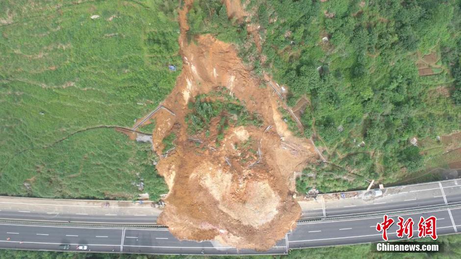 湖南再遭暴雨逾60万人受灾 平汝高速发生山体滑坡