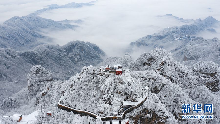 【“飞阅”中国】疾风抚云海 雪后武当一如水墨