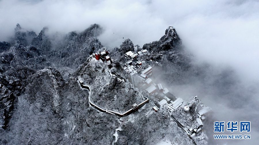 【“飞阅”中国】疾风抚云海 雪后武当一如水墨