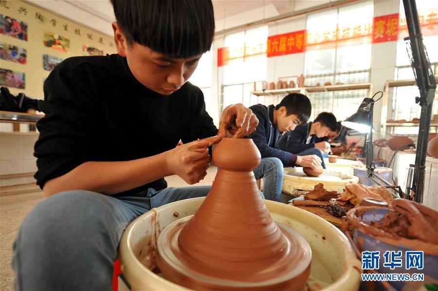 广西钦州：开展职业化培训 传承非遗坭兴陶技艺