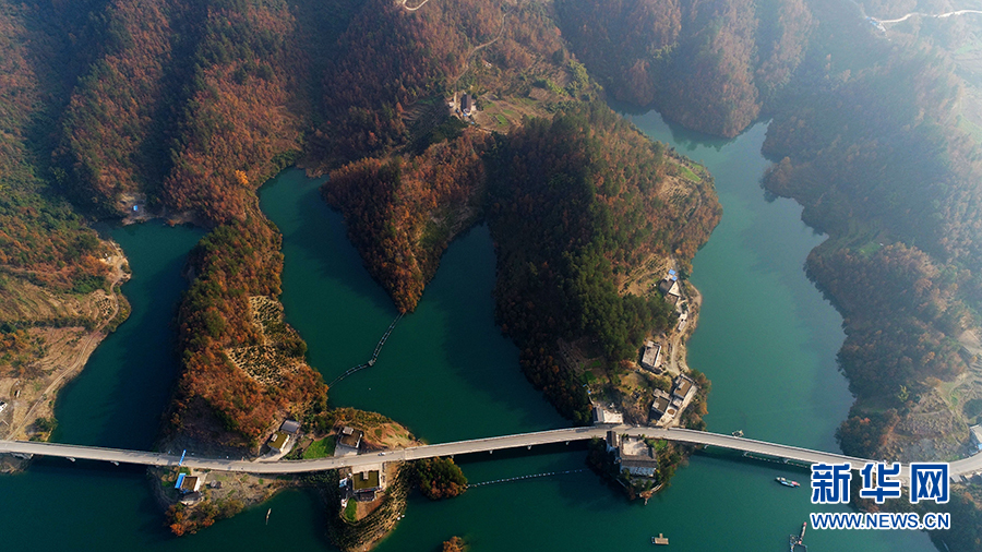 【美丽乡村】航拍乌江画廊龚滩小山村 美丽公路串起乡村风景线