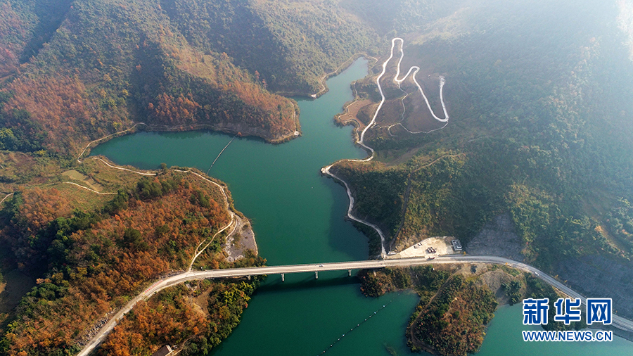 【美丽乡村】航拍乌江画廊龚滩小山村 美丽公路串起乡村风景线