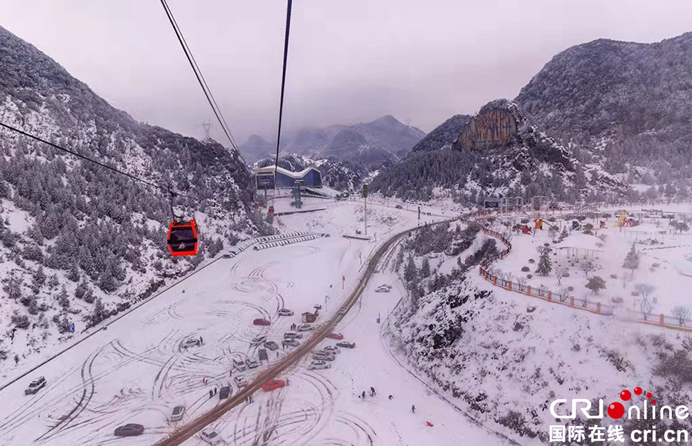 贵州六盘水：银装素裹梅花山  冬季滑雪乐翻天_fororder_杨3