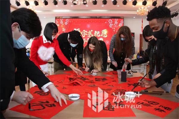 包饺子写福字 | 在哈留学生过了个精彩中国年