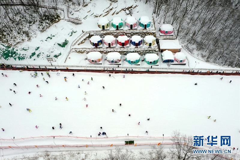 湖北保康：春节假期乐享冰雪运动