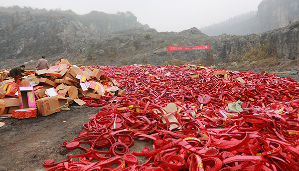 【原创】重庆市涪陵区集中销毁9000件非法烟花爆竹_fororder_图片2