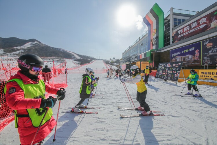 （转载）冬奥燃起“冰雪热” 陕西冰雪运动持续升温