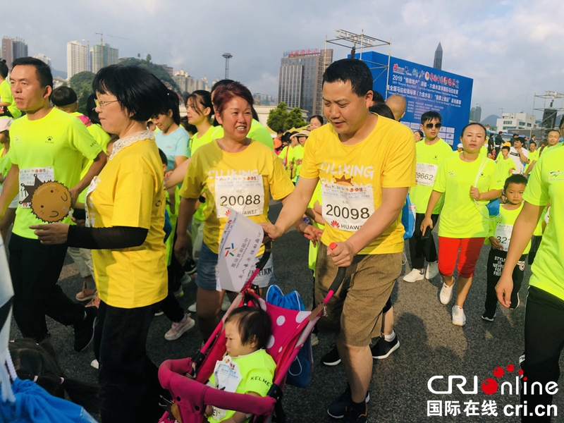 （急稿）激情盛夏！六盘水夏季国际马拉松火热开赛（组图）