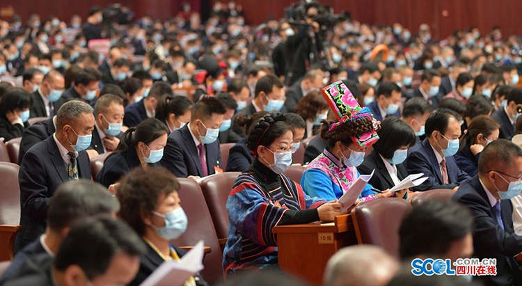 （转载）四川省十三届人大五次会议在成都开幕 彭清华主持开幕会并宣布开幕 黄强作政府工作报告 柯尊平出席_fororder_NEWS_8C53673A2B5E50006C75CC970987CEE3