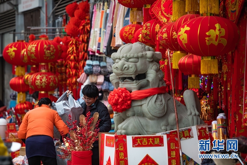 虎年将至 成都街头年味渐浓