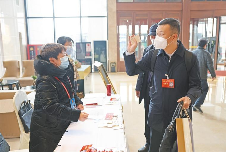 （转载）建言献策传民意 履职尽责为民生——出席陕西省十三届人大六次会议的代表向大会报到_fororder_QQ图片20220119105847