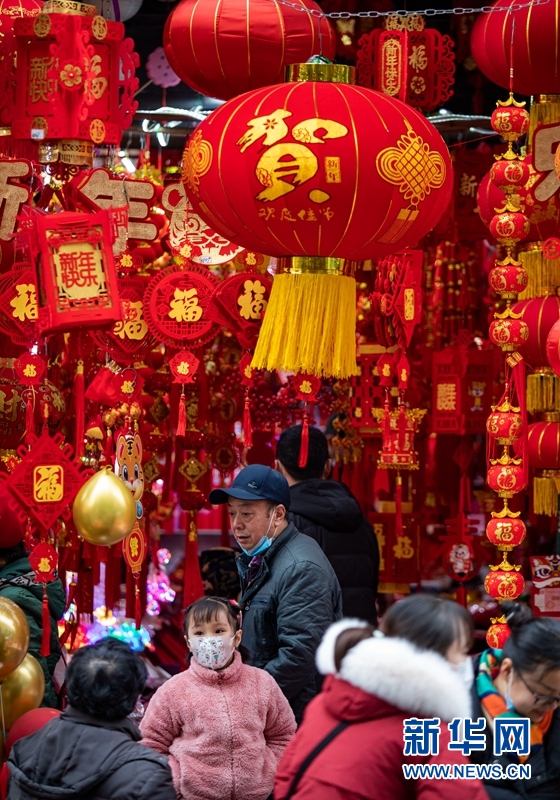 虎年将至 成都街头年味渐浓