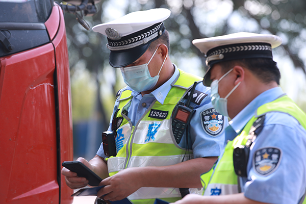 【原创】重庆市高新区交巡警支队“三抓手”强化道路交通安全管理_fororder_图片1