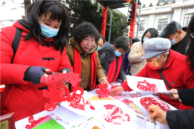 连云港市连云区文化科技卫生“三下乡”服务暖人心_fororder_BO4Q3930