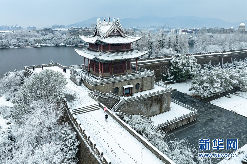 湖北襄阳：雪落古城 景色如画