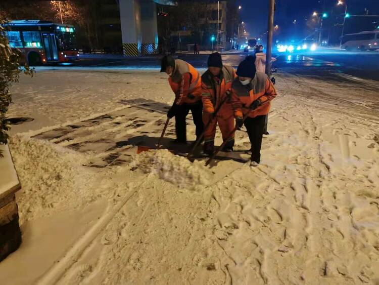 （原创）以雪为令 随雪而动 石家庄市新华区卫生队全力清雪 保障道路畅通_fororder_7