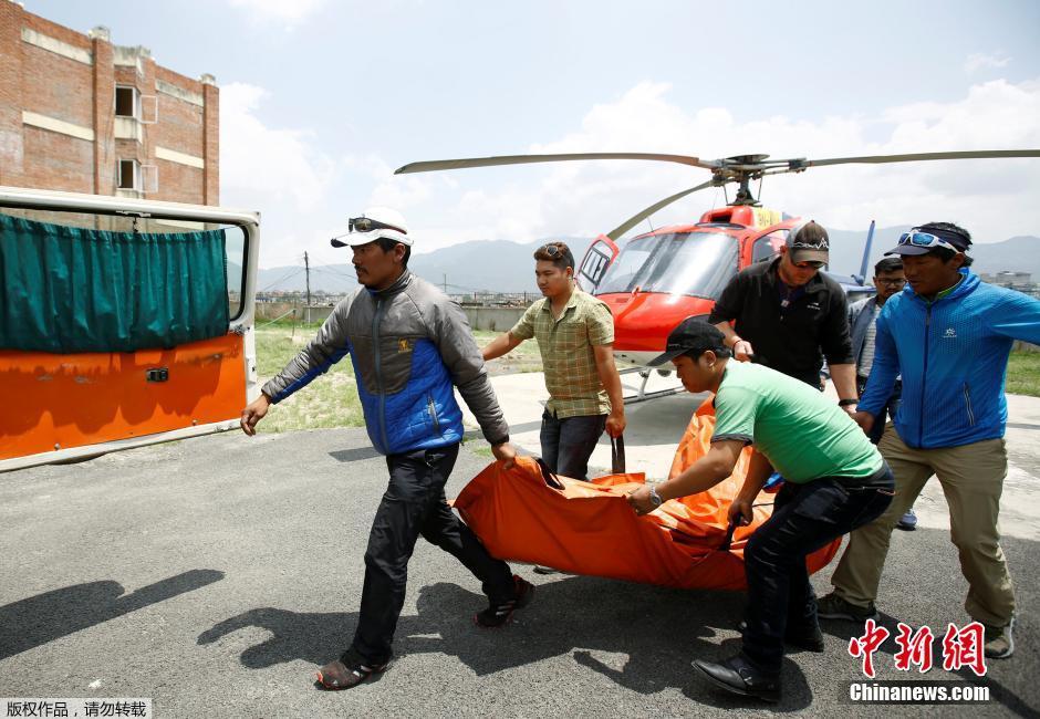 4名登山者身亡 珠峰攀登经历“致命”一周