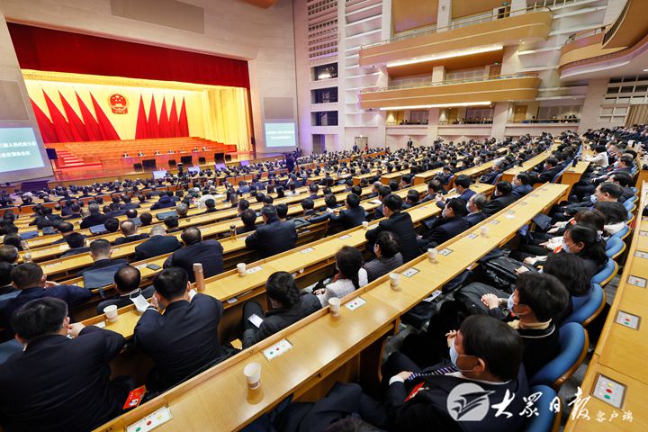 山东省十三届人大七次会议举行预备会议 大会主席团第一次会议同日举行