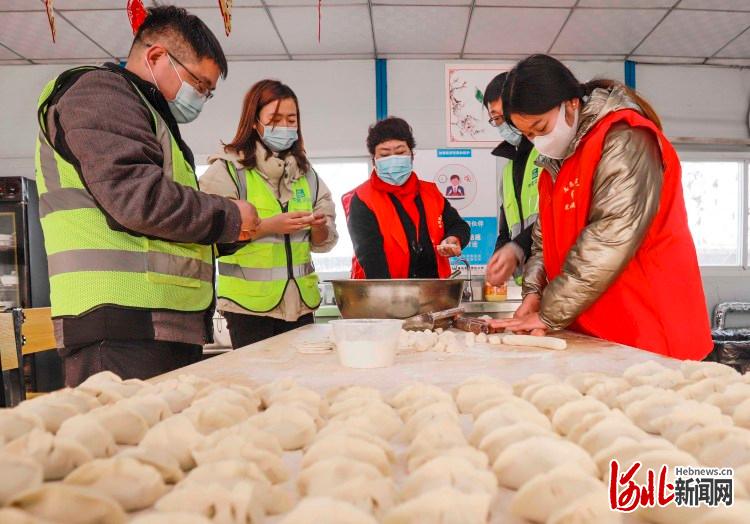 河北遵化：祝福献给建设者