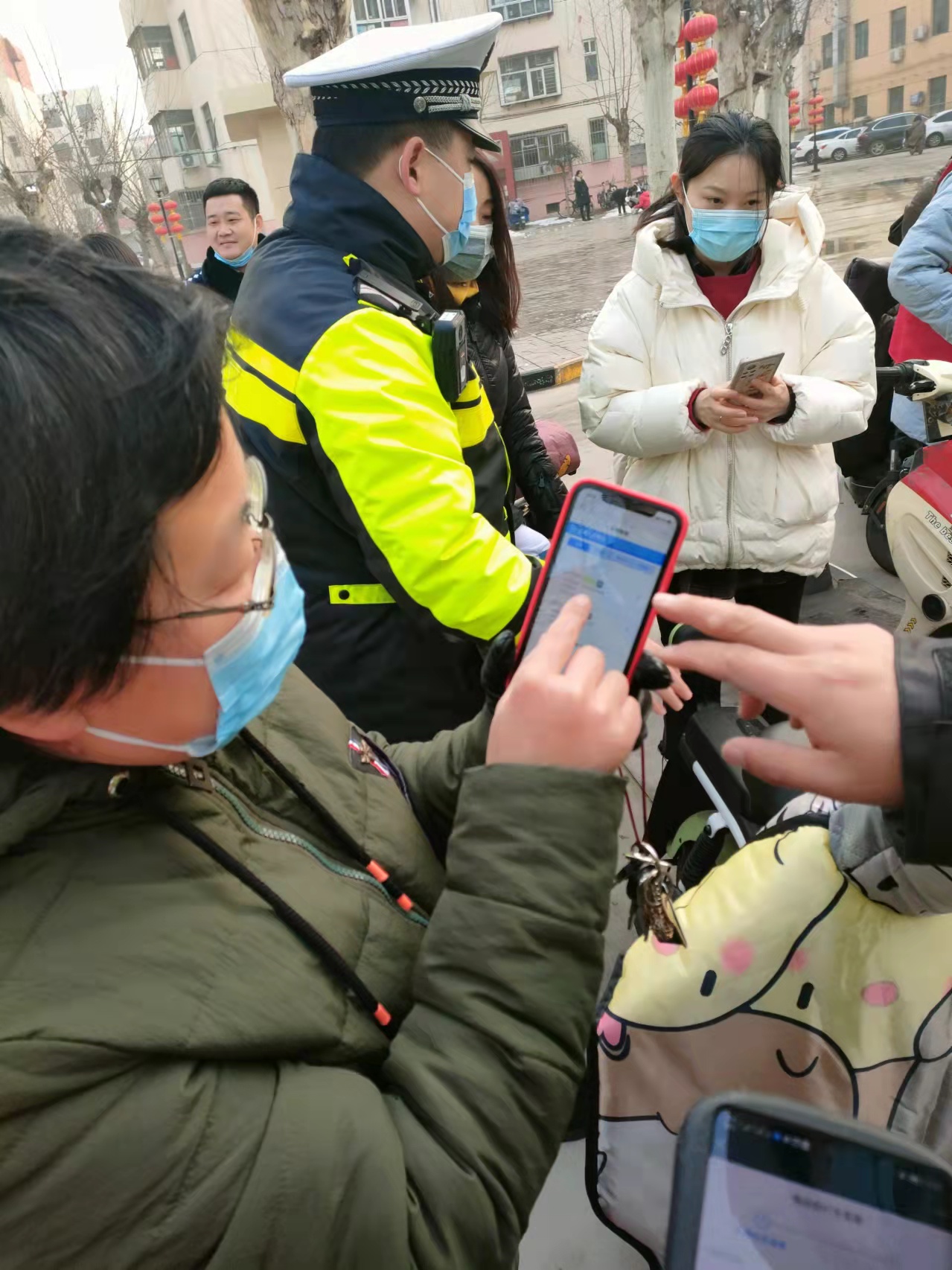 （原创）石家庄市新华区：大学生志愿者进社区 合力推进电动车登记备案上牌宣传_fororder_4