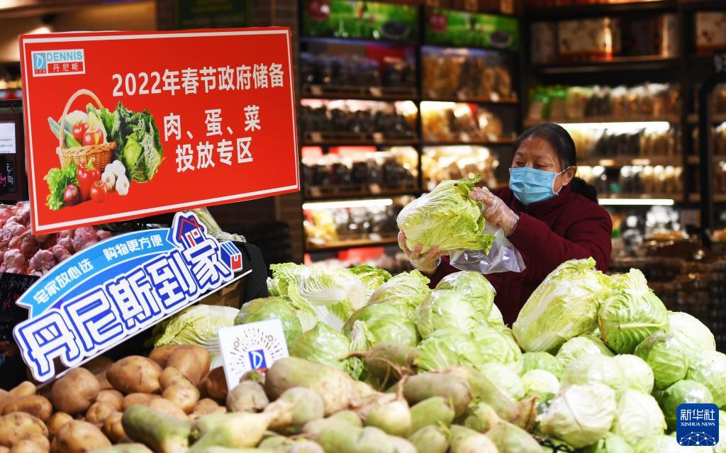 河南郑州：肉蛋菜应急投放 就地过年有保障