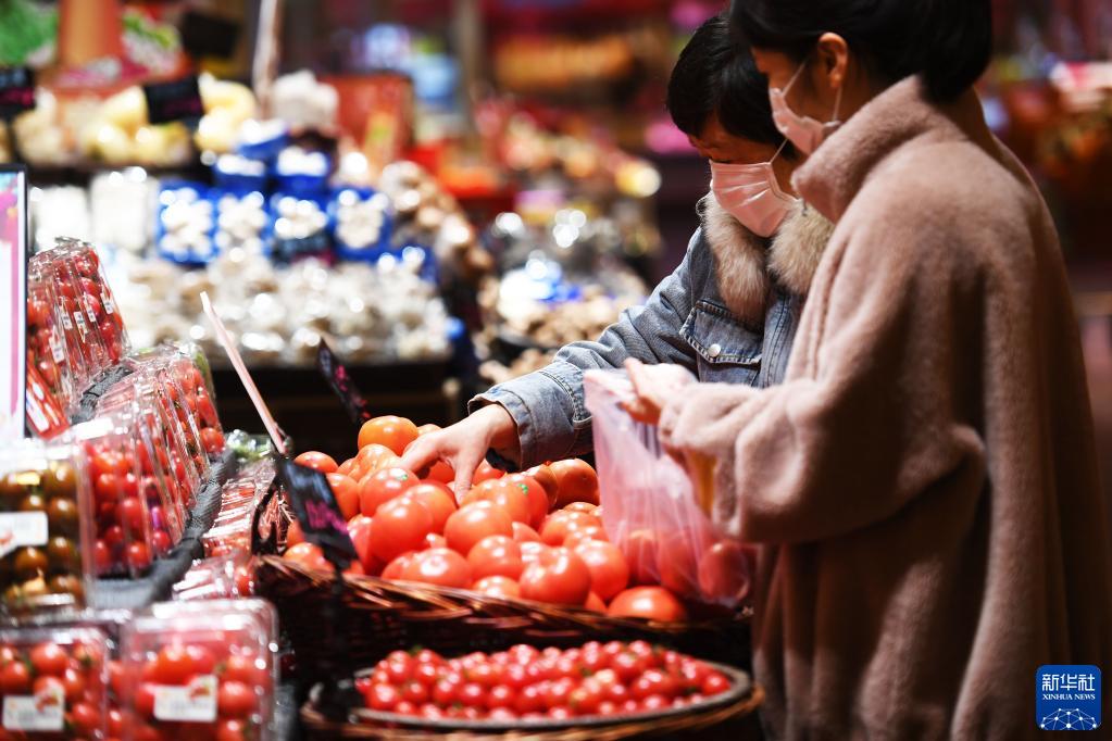 河南郑州：肉蛋菜应急投放 就地过年有保障