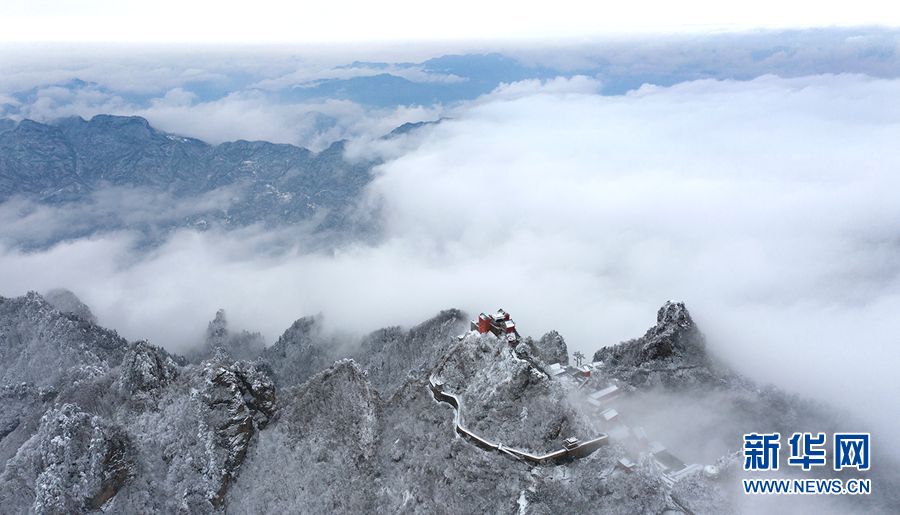 【“飞阅”中国】疾风抚云海 雪后武当一如水墨