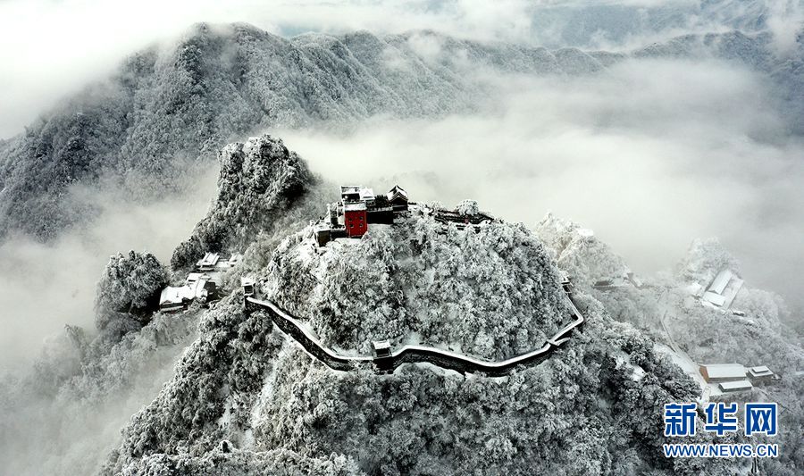 【“飞阅”中国】疾风抚云海 雪后武当一如水墨