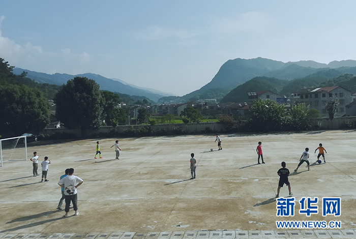 “微光”照进大别山乡村小学