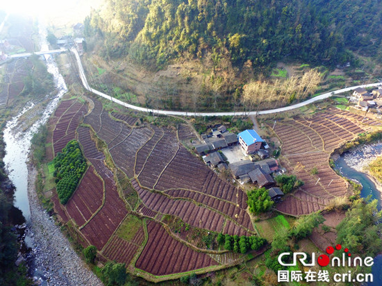 已过审【区县联动】【石柱】石柱县中益乡坪坝村“三三”模式抓党建促脱贫【区县联动　列表】石柱坪坝村：“三三”模式抓党建促脱贫