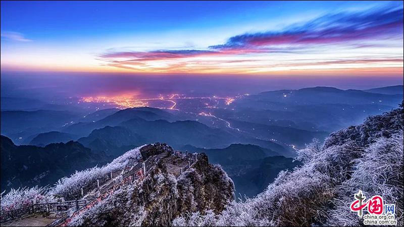 在峨眉山冬季的浩瀚星河里丢了时间、丢了魂