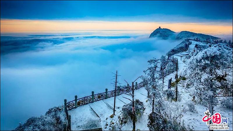 在峨眉山冬季的浩瀚星河里丢了时间、丢了魂