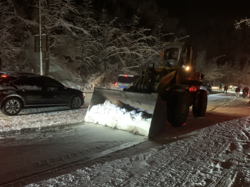 【原创】重庆武隆：全区联动连夜除雪 各景区畅通无阻_fororder_微信图片_20220202132326