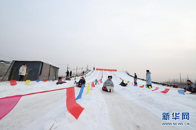 河北平乡：农村掀起滑雪热