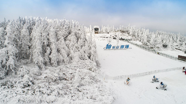 【原创】重庆武隆仙女山银装素裹 春节冰雪活动趣味多_fororder_图片1