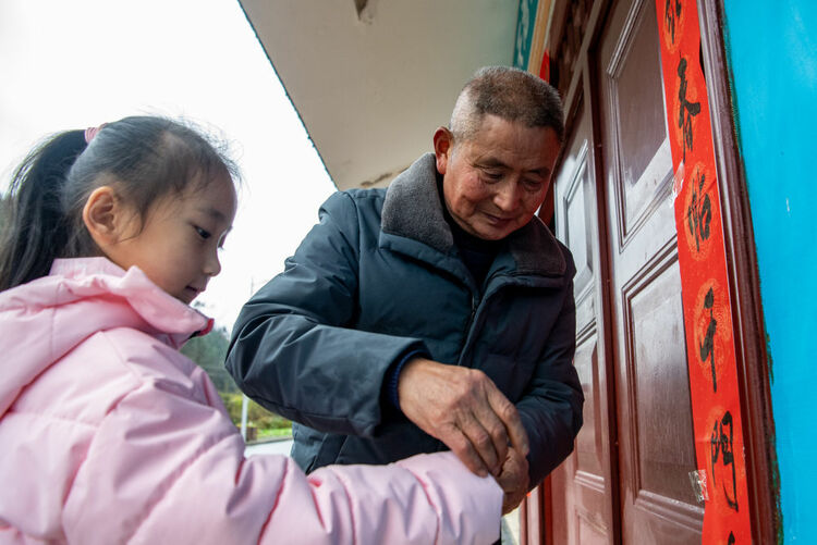 新春走基层丨幸福的味道——草莓丰收迎新年