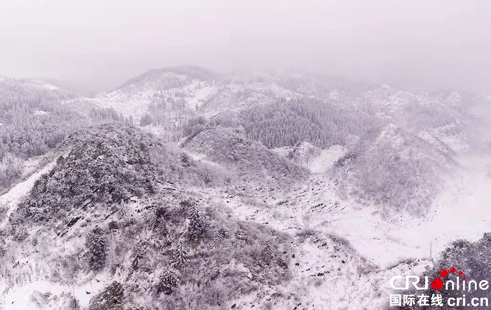 贵州六盘水：银装素裹梅花山  冬季滑雪乐翻天_fororder_杨5