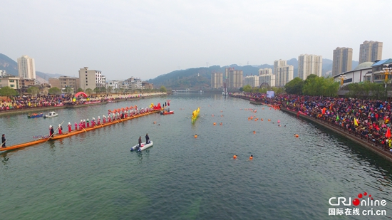 （市州/要闻带摘要） 2017“水墨云山·中国施秉”“欧阳光杯”冬泳邀请赛在施秉县开赛   施秉县舞阳河水源达II类以上水质标准