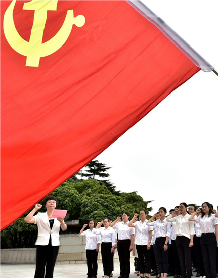 （B 社会广角列表 三吴大地徐州 移动版）徐州市律师行业党委举行“传承红色基因，坚定理想信念”主题党日活动