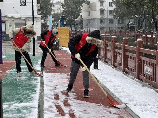 迎战大雪 无锡市新吴区扫雪破冰暖人心_fororder_14